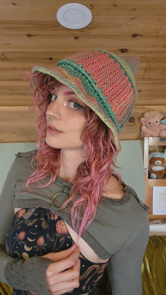 Foxglove Bucket Hat - Green & Red Gradient