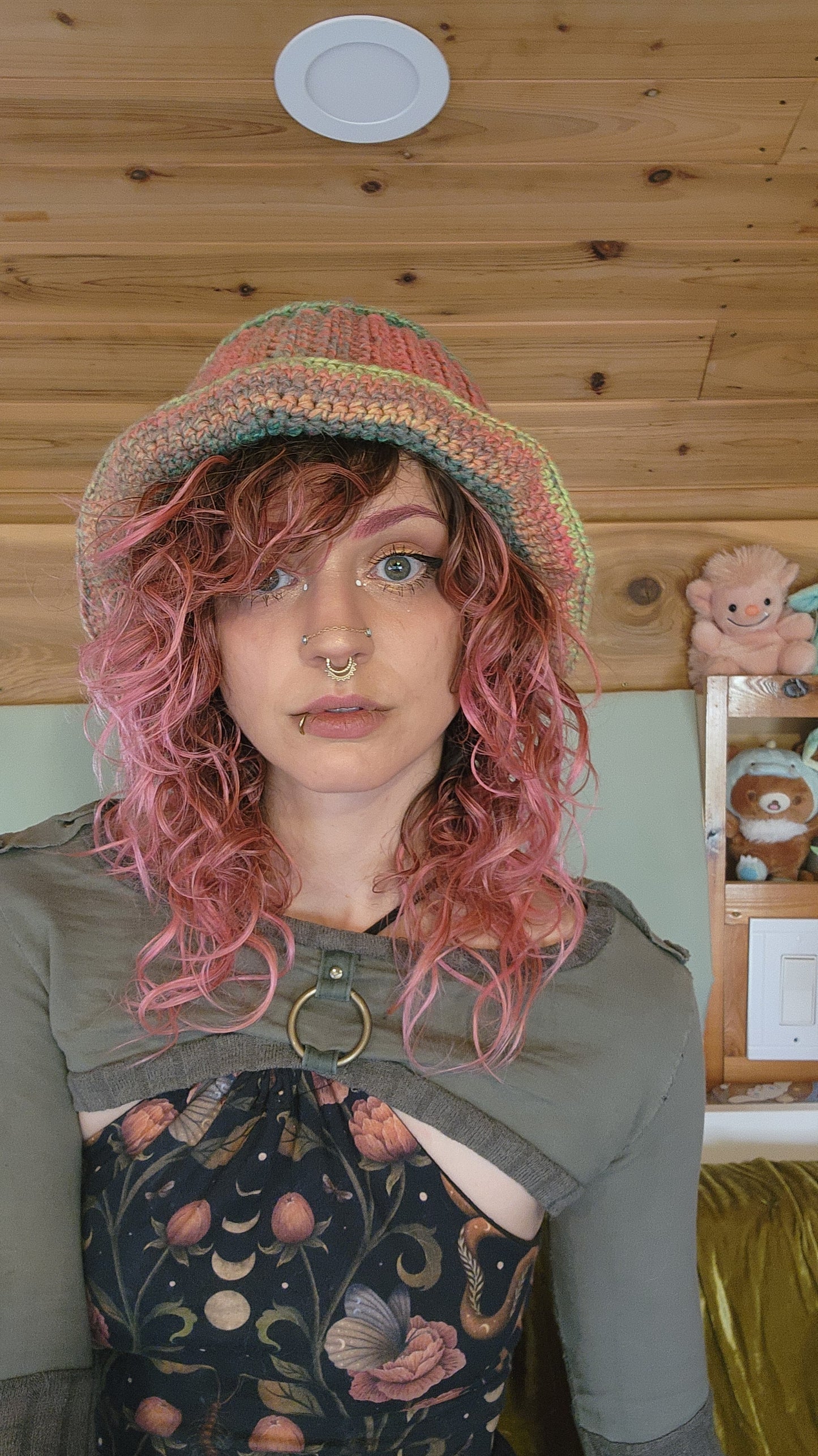Foxglove Bucket Hat - Green & Red Gradient